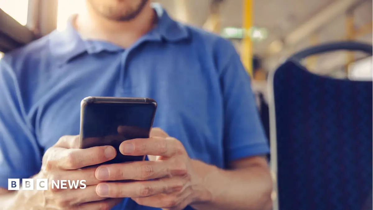 Loud Music on English Buses, Trains to Incur £100 Fines for Antisocial Conduct