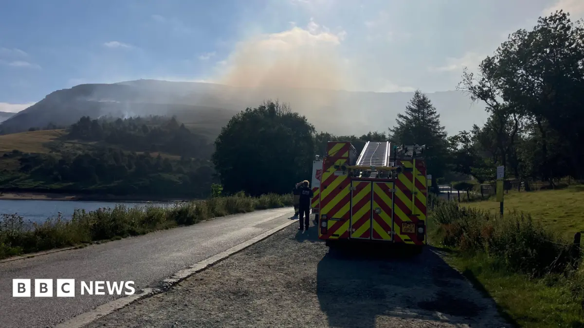Saddleworth Moor Blaze Near Dove Stone Reservoir Requires Multi-Agency Response