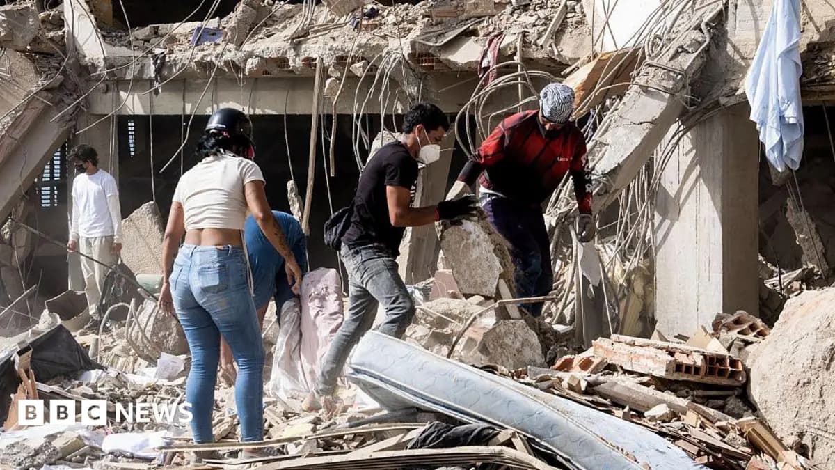 Venezuela Quake: Las TejerĂas Families Plea for Trapped Relatives Amid Debris