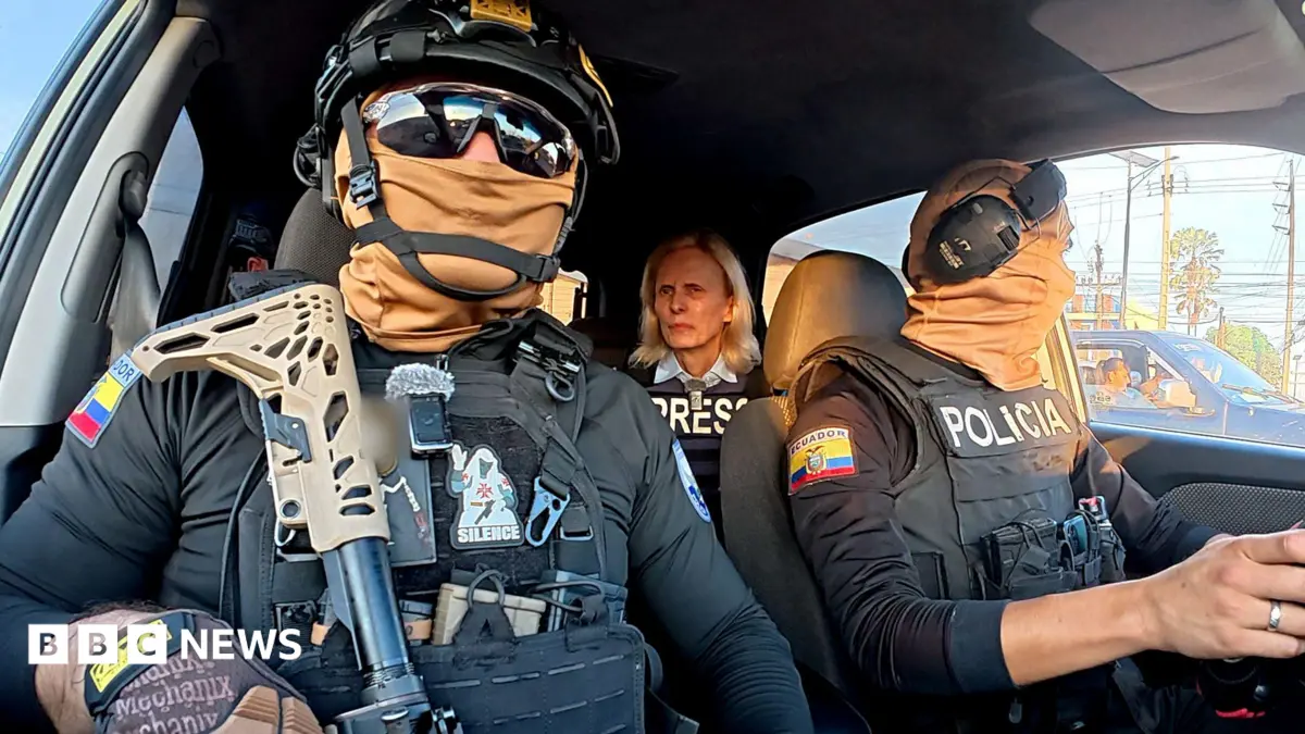 Ecuadoran Police Confront Gangs, Corruption in Guayaquil Drug War
