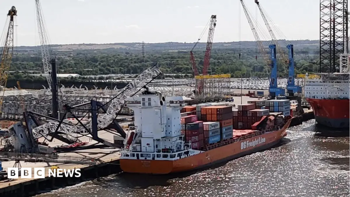 One Man Hospitalised After Crane Collides With Container Ship at Port of Tyne