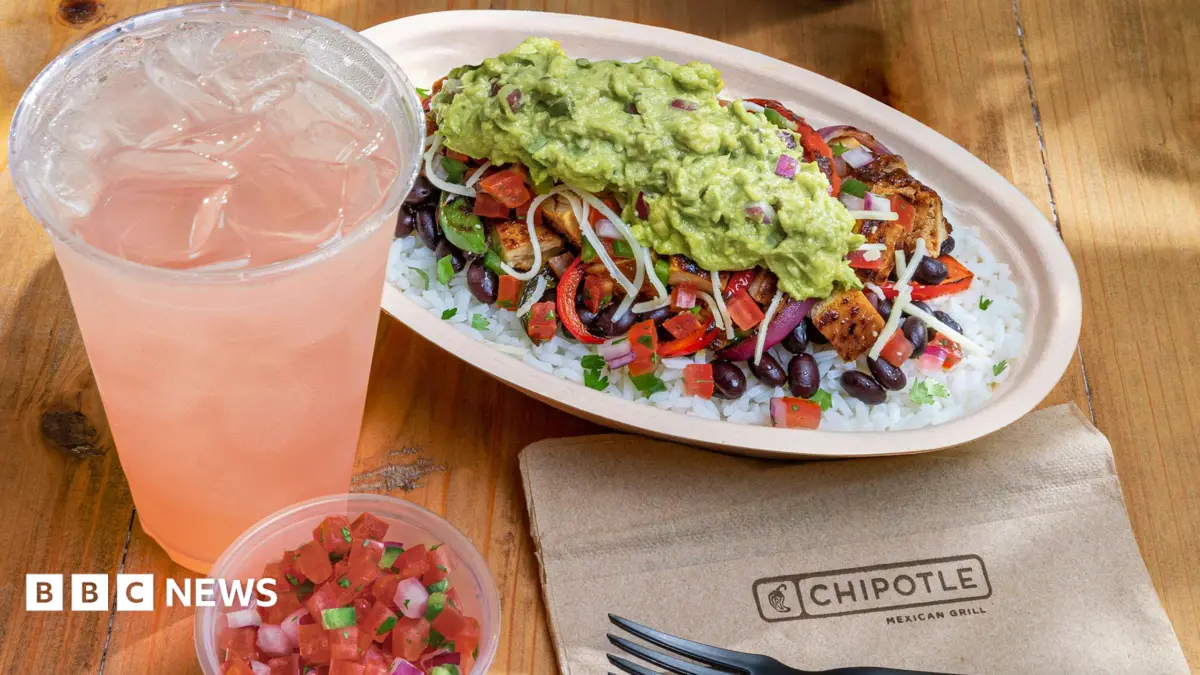 Chipotle Opens First Mexican Restaurant, Challenges US Fast-Food Precedent