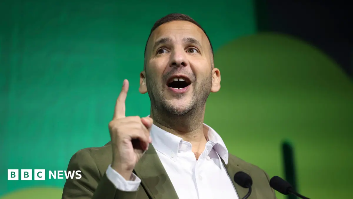 Green Co-Leader Zack Polanski Urges Voters to Push Labour Leftward