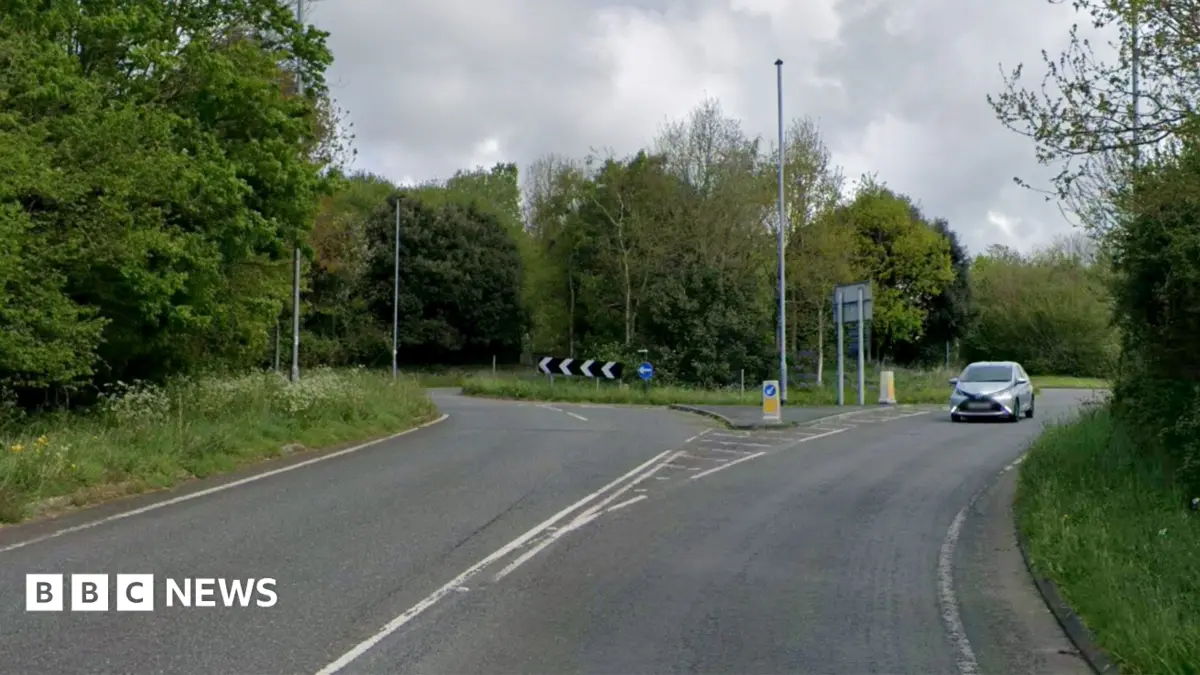 A484 Kidwelly Roundabout Bus Crash Injures 10 Children, Declared Major Incident