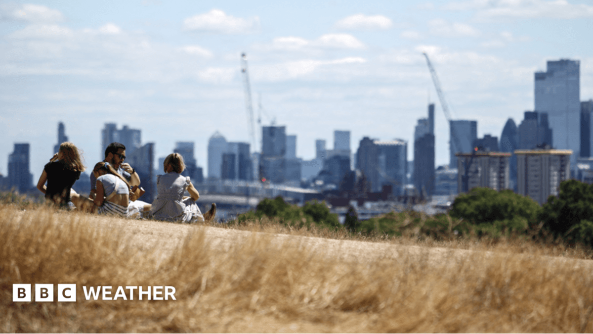UK Experiences Widespread Heatwave, Amber Health Alerts Imposed