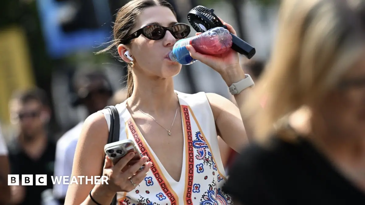 Amber Extreme Heat Warning Issued for England as Temperatures Set to Reach 35°C
