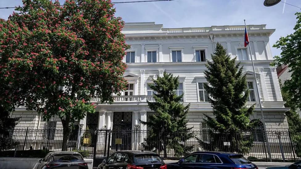 Austria Expels Three Russian Diplomats Over Embassy Surveillance Activities in Vienna