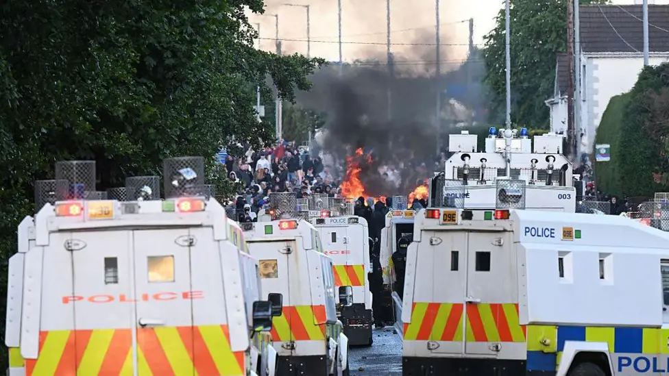 Northern Ireland Secretary Unlocks £4 Million Emergency Funding for PSNI After Belfast Disorder