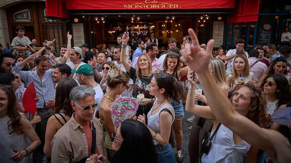 France Bans Public Alcohol Consumption During Red Heatwave Alert Music Festival
