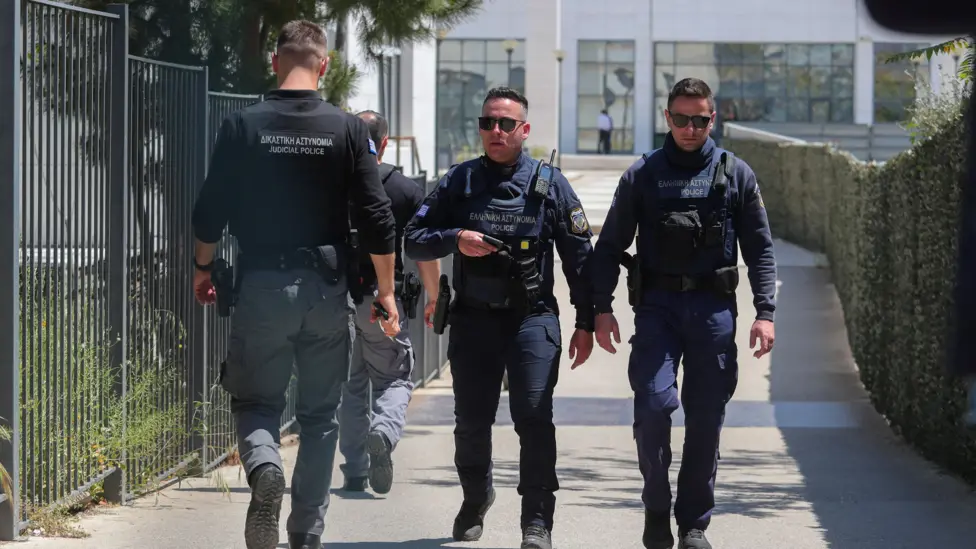 Athens Police Hunt 89-Year-Old Suspect After Five Wounded in Petralona, Ampelokipi Shootings