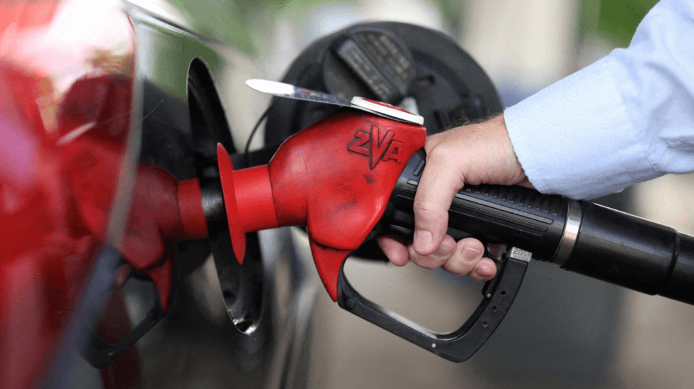 Oil Prices Fall as Trump Hints at US-Iran Peace Deal, Strait of Hormuz Reopening