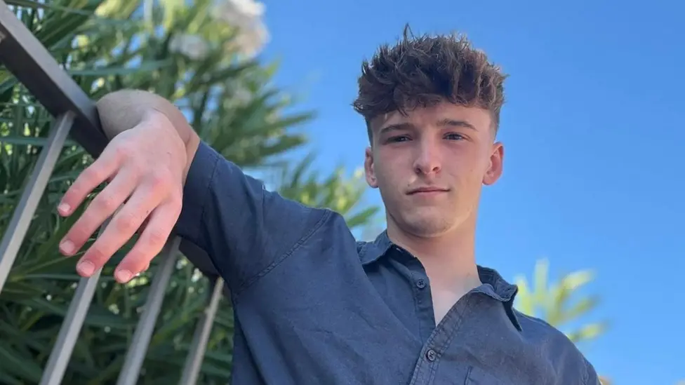 Oxfordshire College Pupil Lewis Waters Dies from Meningitis Infection