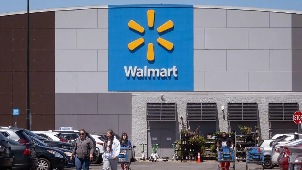 Walmart Reports US Shoppers Cut Spending as Petrol Prices Surge Amid Iran War