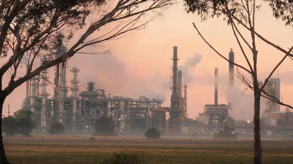 Major Fire at Australian Oil Refinery Threatens National Petrol Supplies