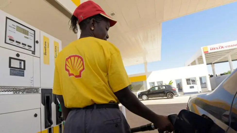 Senegal Curbs Ministerial Travel Amidst Soaring Oil Prices