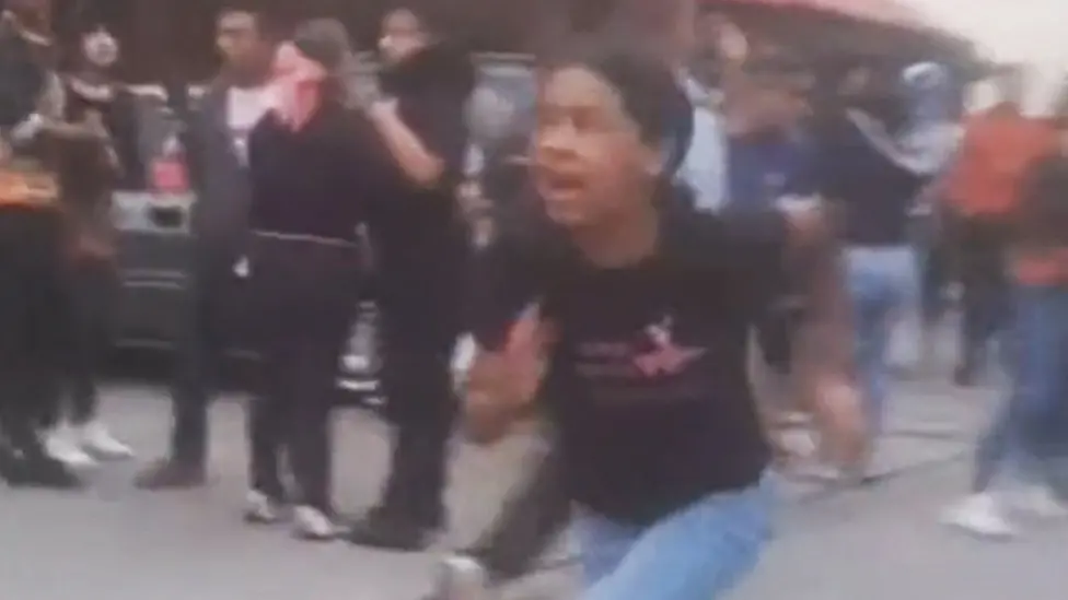 Caracas Building Collapses After Dual Earthquakes, Residents Flee Debris