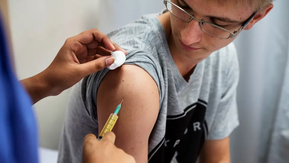 UK Offers Meningitis B Vaccine to One Million Young People After Kent Outbreak