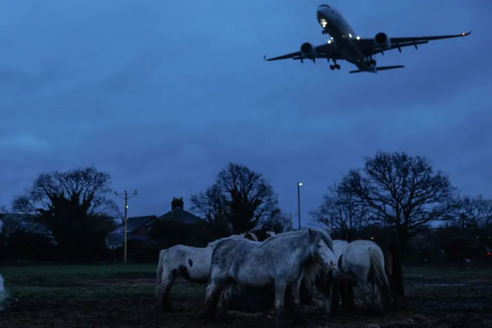 Government Unveils Heathrow Third Runway Plan: M25 Relocation, Climate Targets Detailed