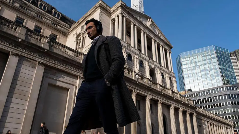 Bank of England Foresees Rate Rises, UK Households Face £80 Monthly Mortgage Hike