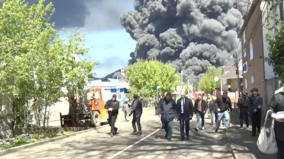 Ukrainian Drones Strike Tuapse Oil Refinery for Third Time This Month, Prompting Evacuations