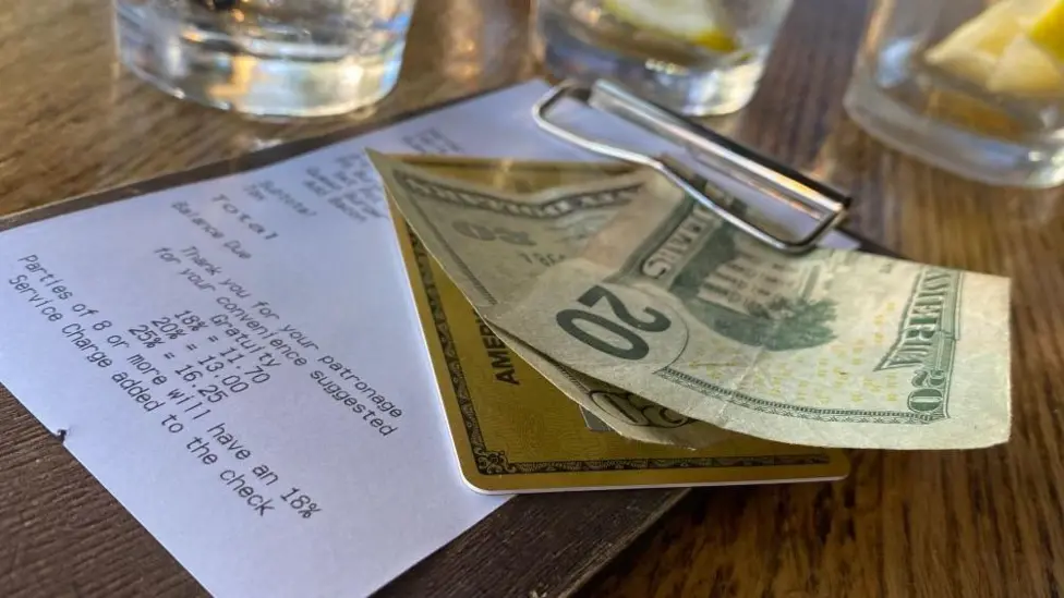 US Tipping Culture Spreads to Iceland, Mexico Amidst Service Charge Increases in UK