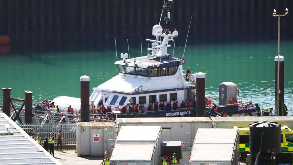 989 Migrants Arrive in UK via English Channel Over Bank Holiday Weekend