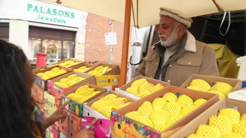London Traders Face Alphonso Mango Shortage, Prices Rise Due to Middle East Conflict