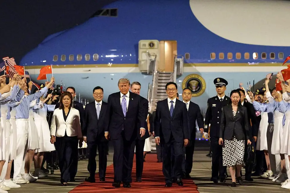 Donald Trump Arrives in Beijing for Talks with Xi Jinping on Iran Conflict, Trade