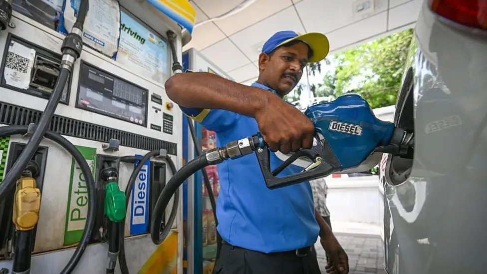 Oil Prices Fluctuate as US-Iran Ceasefire Extension and Nuclear Talks Reported