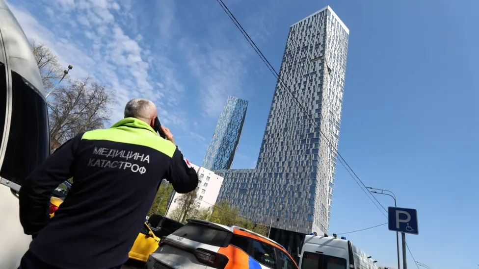 Ukrainian Drone Strikes Moscow High-Rise, Disrupting Airports Before Victory Day