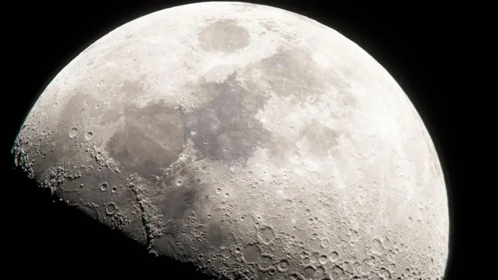 Nasa Contracts Blue Origin for Robotic Landers in Push for Permanent Moon Base by 2032