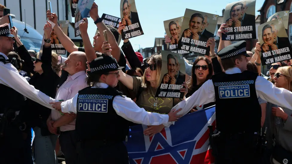 Prime Minister Starmer Heckled During Golders Green Visit After Knife Attack on Jewish Men