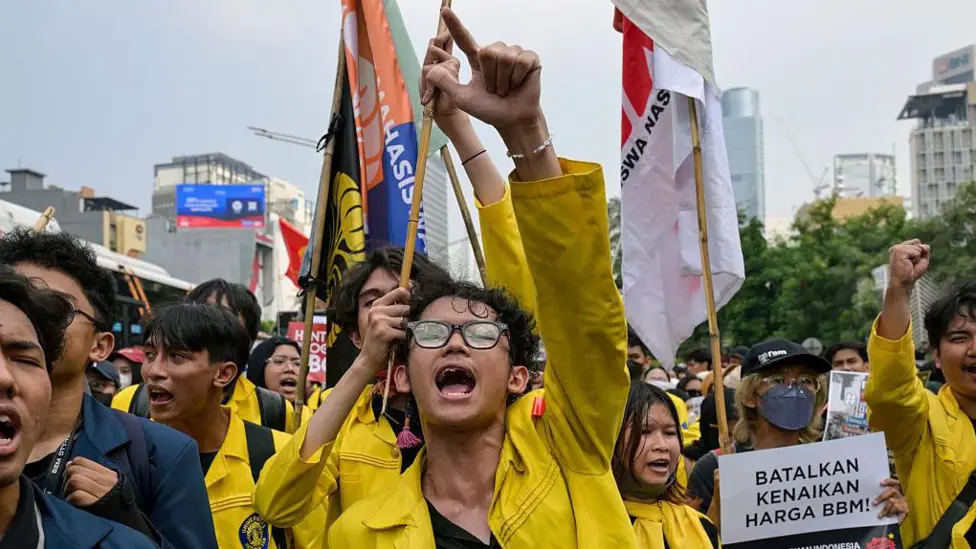 Jakarta Students Protest Subianto’s ‘Wasteful’ Policies and Fuel Price Hike
