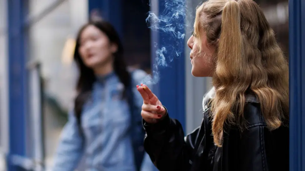 UK Parliament Approves Tobacco and Vapes Bill, Banning Sales to 2009 Cohort