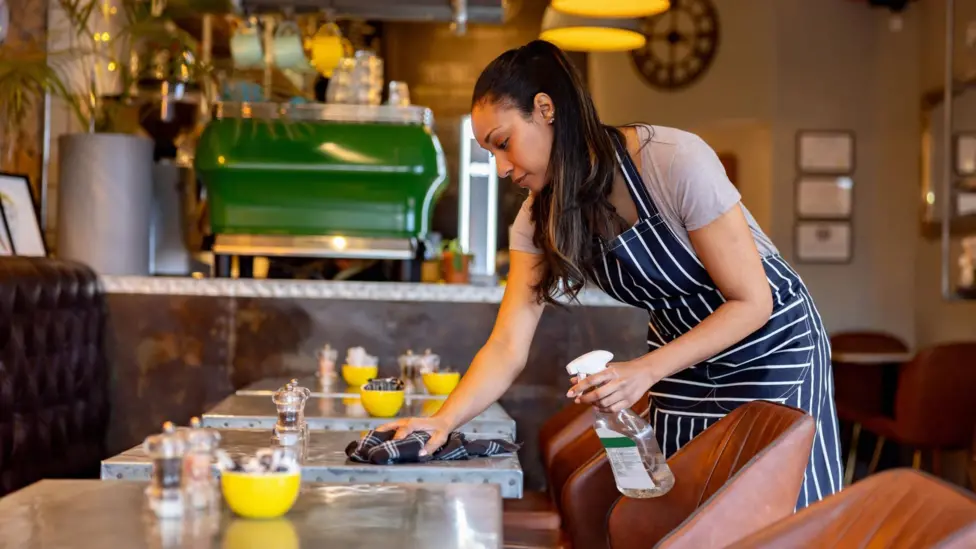 UK New Job Starts Hit Five-Year Low as Vacancies Continue to Fall