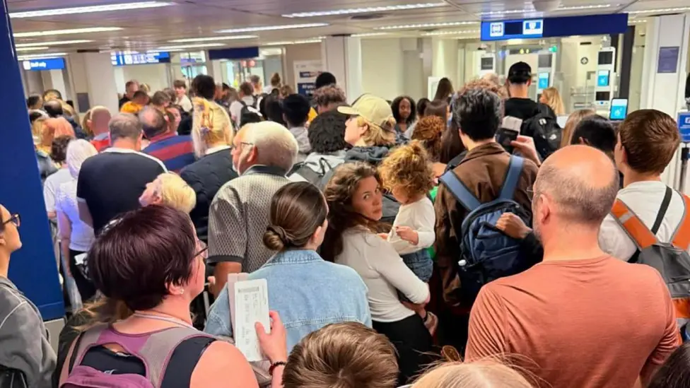 EasyJet Passengers Face EU Border 'Nightmare' Amid New Entry-Exit System Disruptions