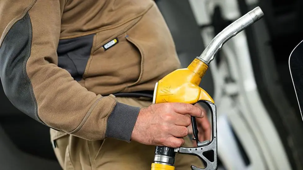 US Extends Iran Ceasefire, Continues Port Blockade; Oil Prices Fluctuate November 2024