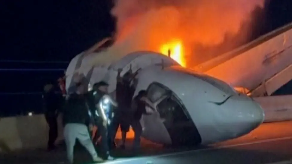 Texas Motorway Jet Crash: Bystanders Smash Windows to Rescue Passengers After Mechanical Failure