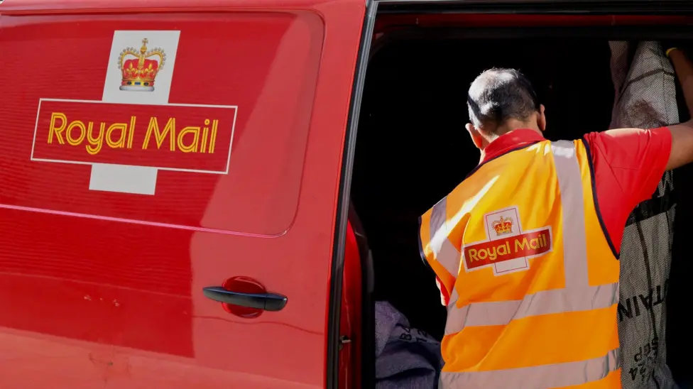 Royal Mail Offers Part-Time Posties Increased Hours to Meet Letter Delivery Targets