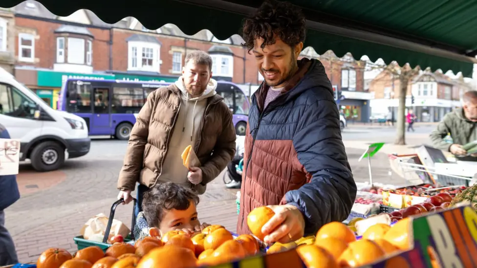 UK Inflation Reaches 3.3% in March Amid Global Oil Price Volatility