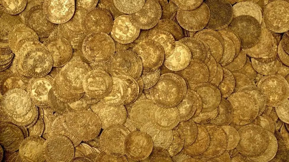 Nottinghamshire Fishpool Hoard: Police Slept with Gun to Guard UK's Largest Medieval Gold Find