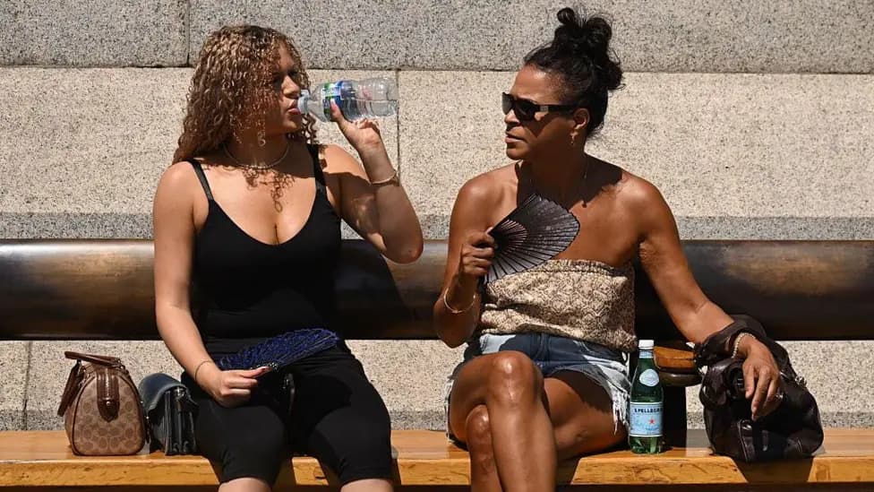UK Records Hottest Day of Year as Temperatures Reach 28.4C at Heathrow