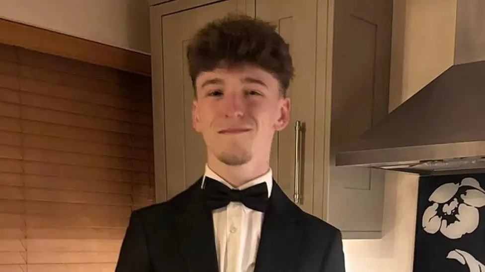 Meningitis Now Demands Wider MenB Vaccine Rollout After Oxfordshire Teenager's Death