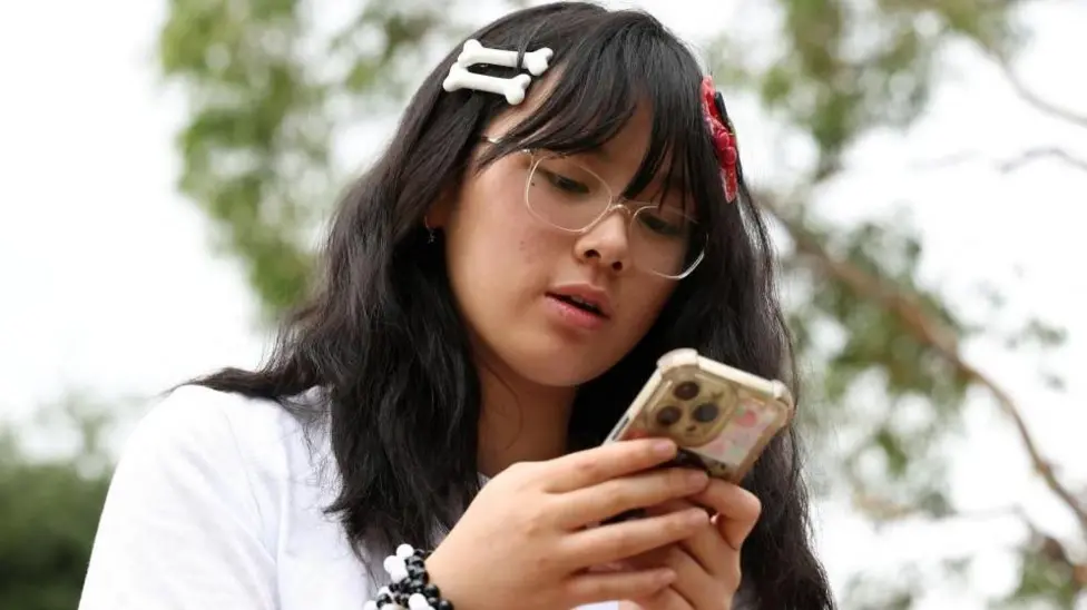 Social Media Firms Failing to Enforce Australian Under-16 Ban, Watchdog Warns