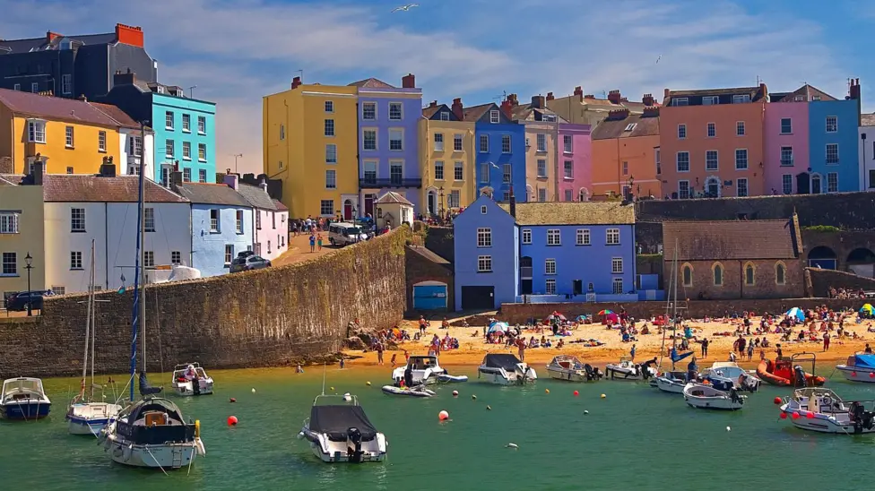 Tenby Residents Report UK's Worst Mobile Signal in 2025, Damaging Local Businesses