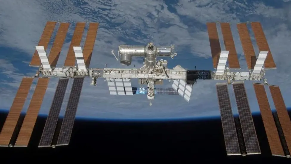 Five ISS Astronauts Shelter in SpaceX Dragon During Russian Air Leak Repair Attempt