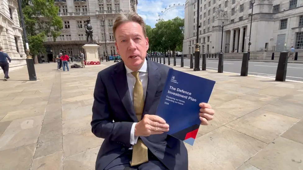 UK Defence Plan Prioritises Naval Modernisation, Delays Army Equipment Upgrades
