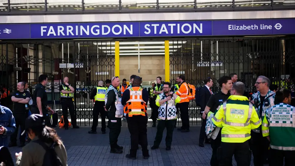 Farringdon Station Evacuated, Elizabeth Line Suspended After Gas Leak Reports